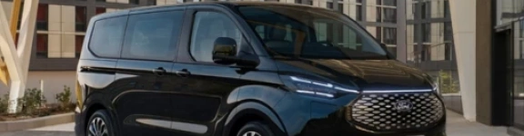 Transfer - Descubra os Encantos do Porto: Tour Privado em Minivan com Motorista